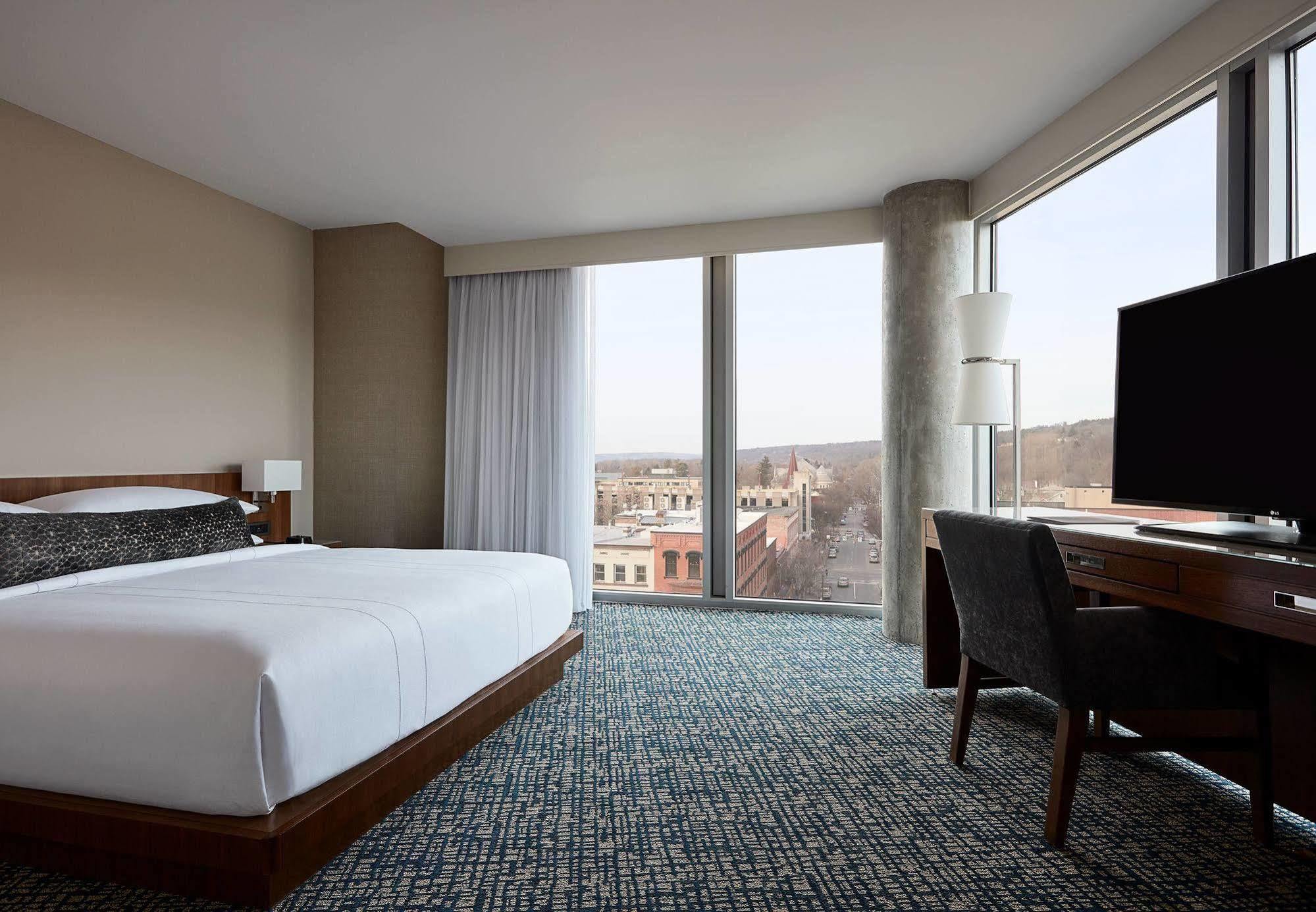 Ithaca Marriott Downtown On The Commons Hotel Exterior foto